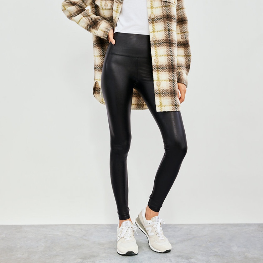 Aritzia - Wilfred Free Daria Pant High-waisted Vegan Leather leggings - Black